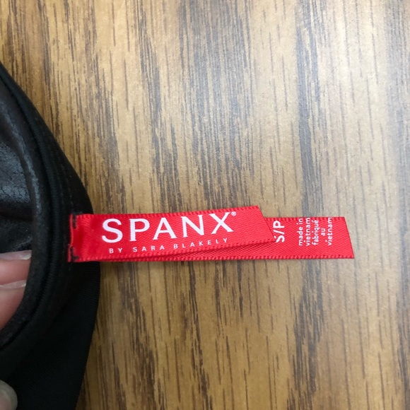 🦄SOLD🦄 SPANX® Faux-Leather Stripe Leggings - Picture 6 of 12